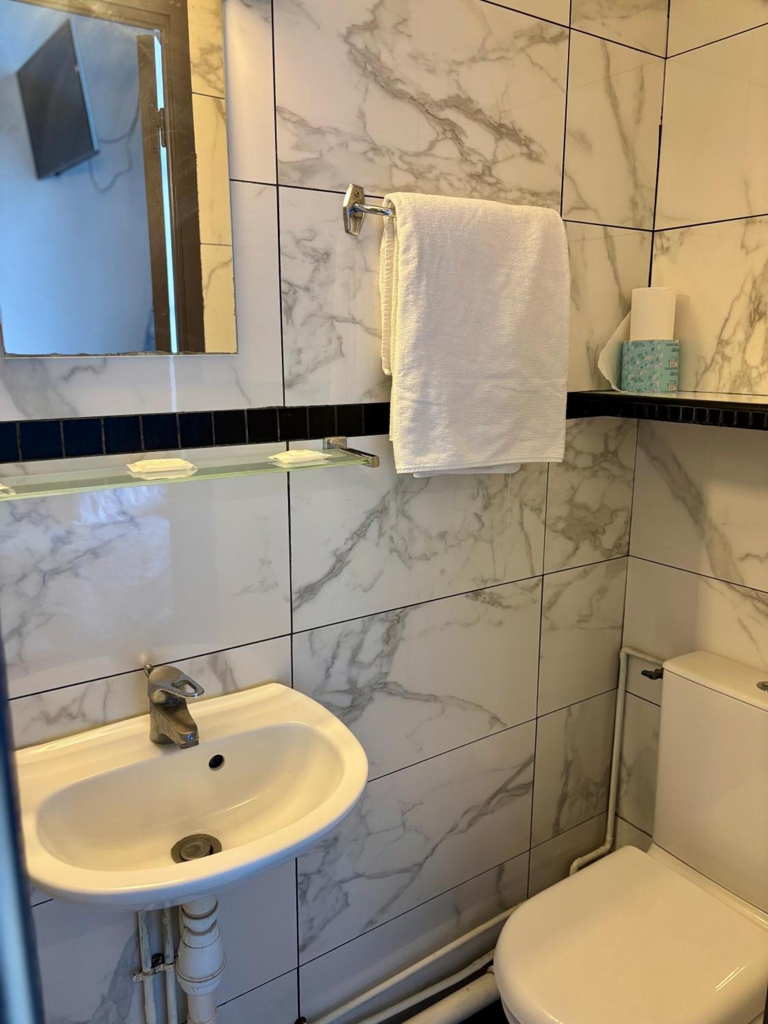 פריז Hotel Des Fontaines מראה חיצוני תמונה