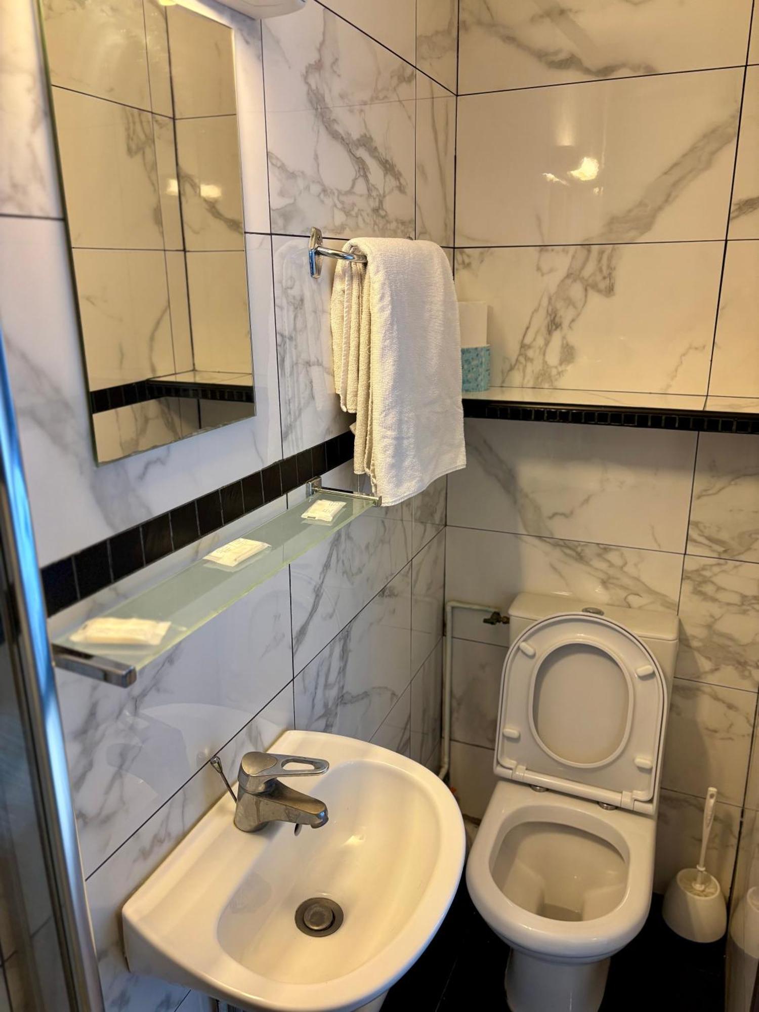 פריז Hotel Des Fontaines מראה חיצוני תמונה
