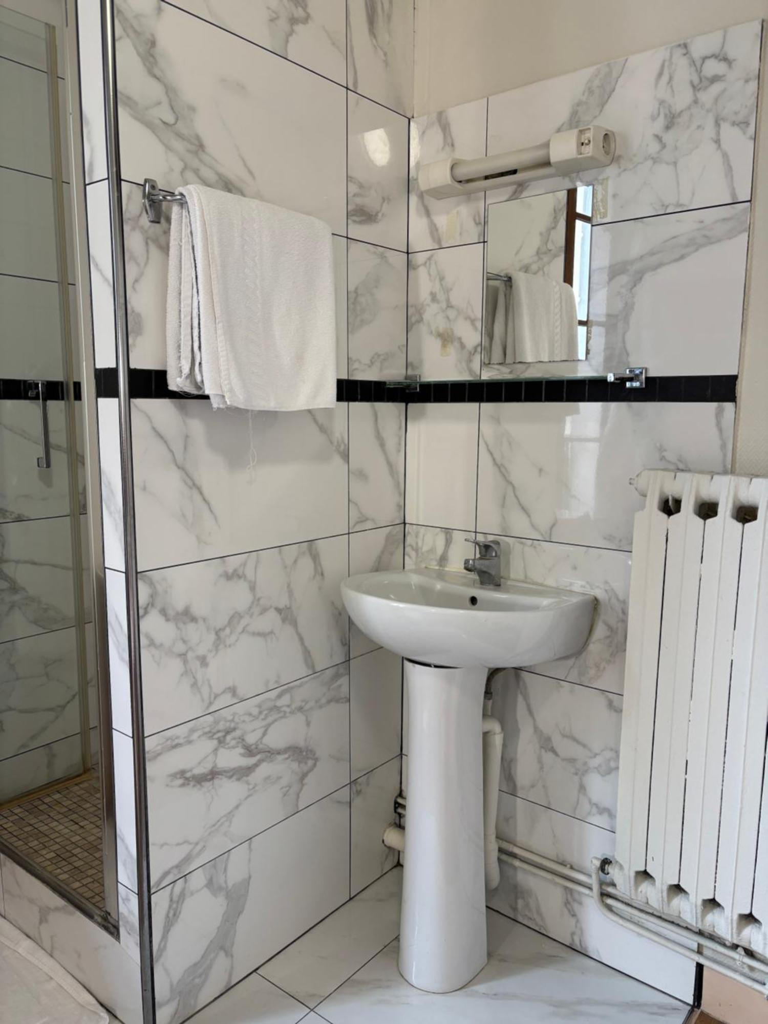 פריז Hotel Des Fontaines מראה חיצוני תמונה